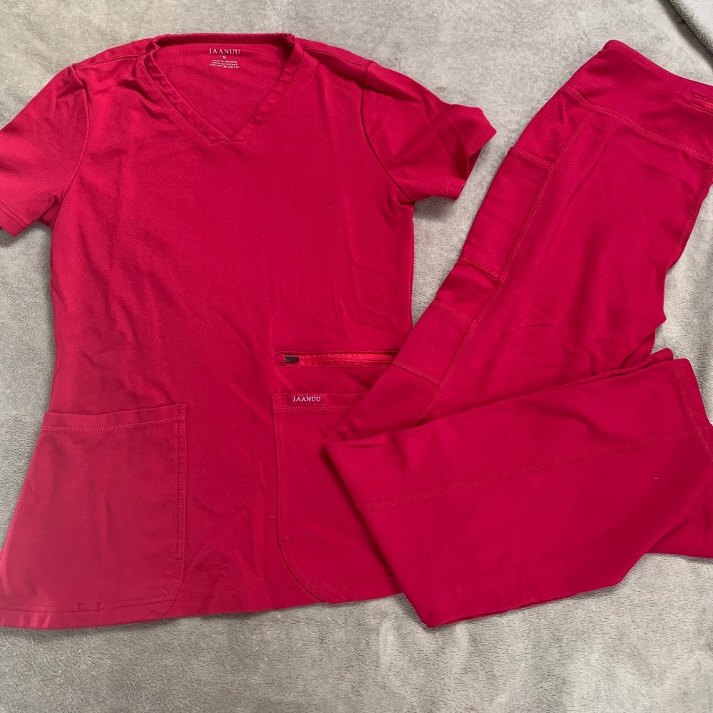 Jaanuu scrub set